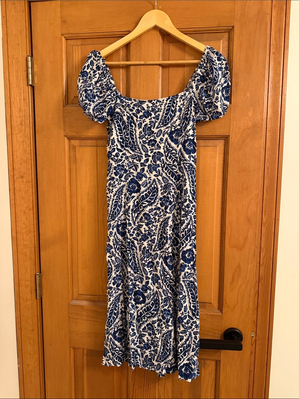 Francesca's Collections Blue and White Floral Puff-Sleeve Midi Dress